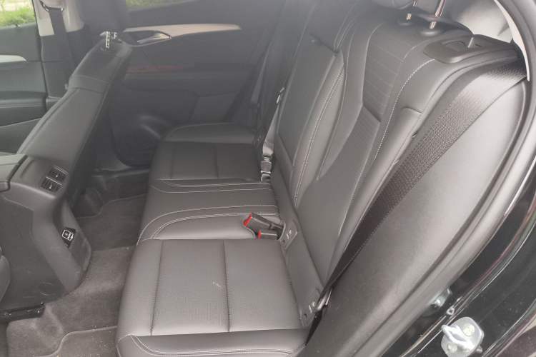 Used Buick Envision 2025 25T Entry-Grade Platinum Edition Left Rear Seat