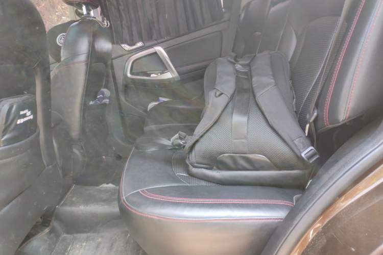 Used Chery Tiggo 5 2015 2.0L CVT Family Deluxe Edition Interior 4