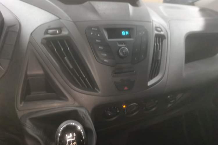 Used Ford Transit 2019 2.0T Diesel Multi-Purpose Commercial Vehicle Short Wheelbase Low Roof 6-Seater China VI Standard Audio And AC Panel