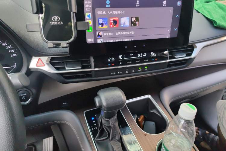 Used Toyota Granvia 2024 2.5L Hybrid Comfort Edition
