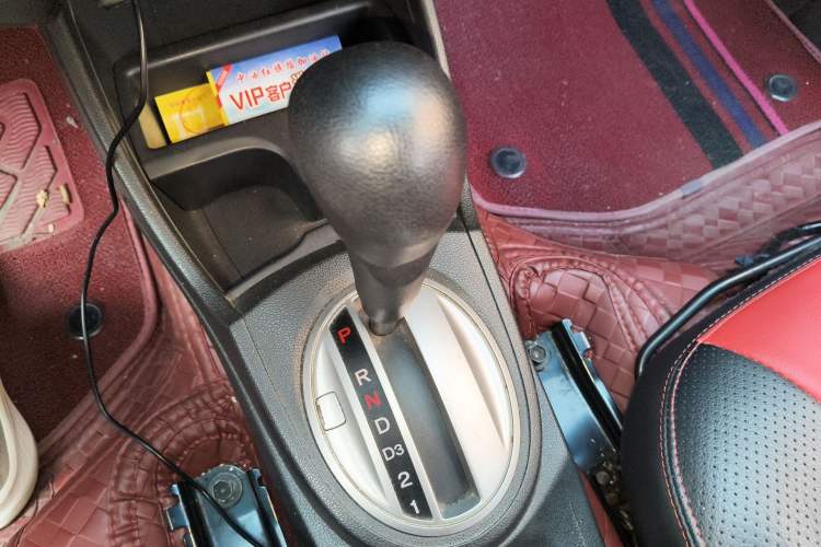 Used Honda Fit 2011 1.5L Automatic Luxury Edition Gear Lever