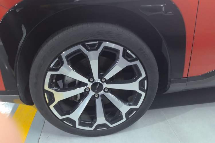 Used AION V 2024 Aion Tyrannosaurus 650 LiDAR Edition Exterior 4