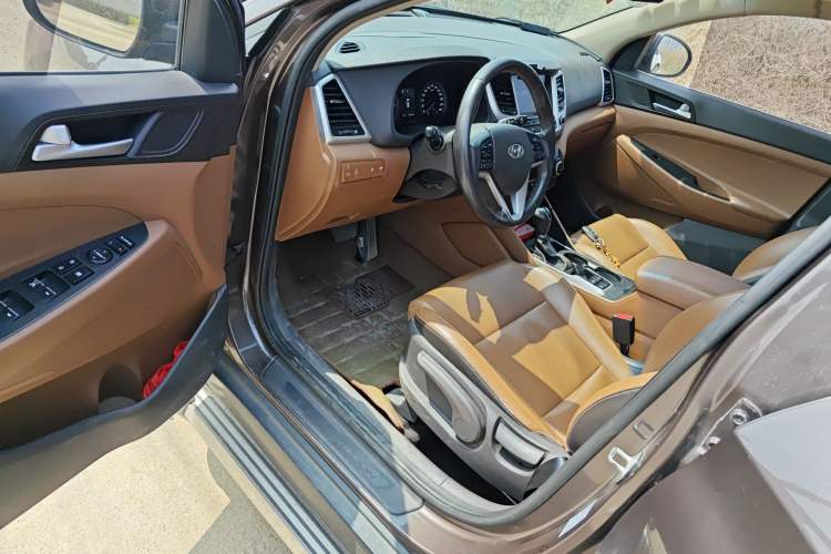 Used Hyundai Tucson 2015 1.6T Dual-Clutch Two-Wheel-Drive Leading Model Driver Seat
