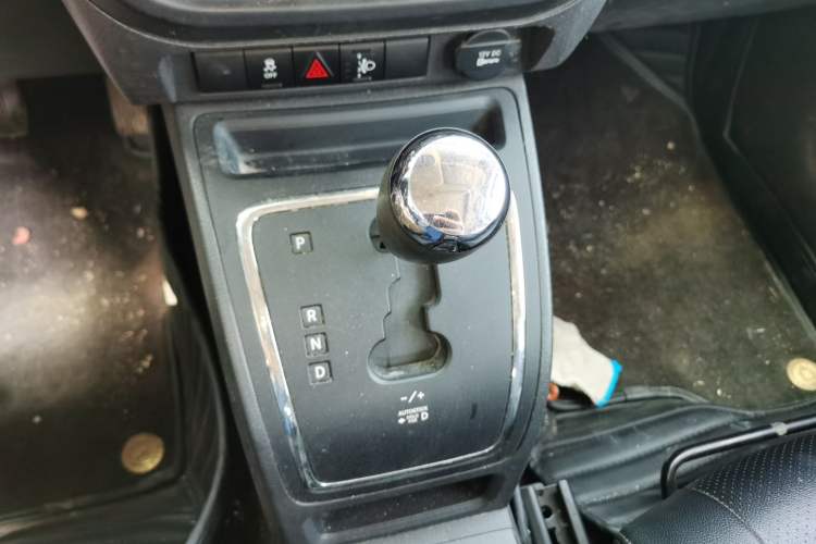 Used Jeep Compass 2013 2.0L two-wheel drive sport version Gear Lever
