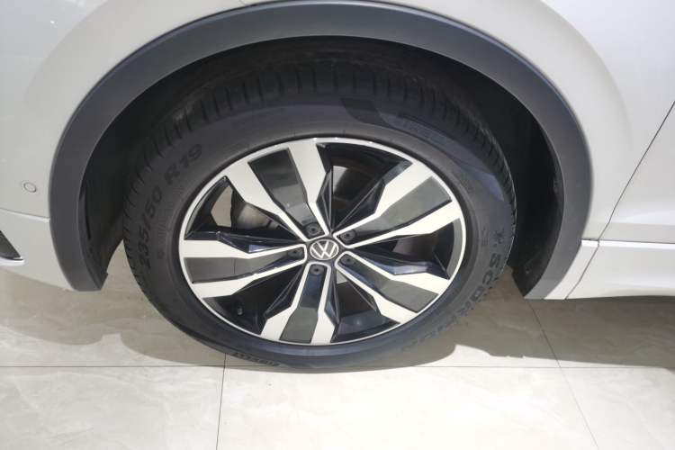 Used Volkswagen Tiguan L 2022 330TSI Automatic Two-Wheel Drive R-Line Enhanced Edition Left Front Wheel Hub