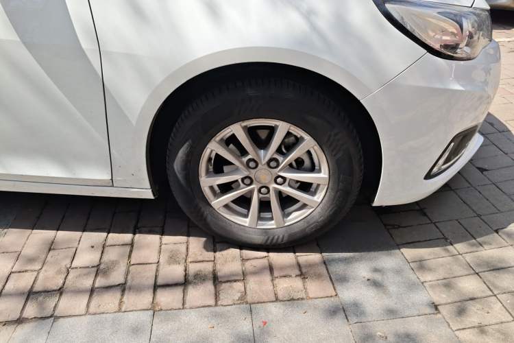 Used Chevrolet Malibu 2017 1.5T Automatic Comfort Edition Right Front Wheel Hub