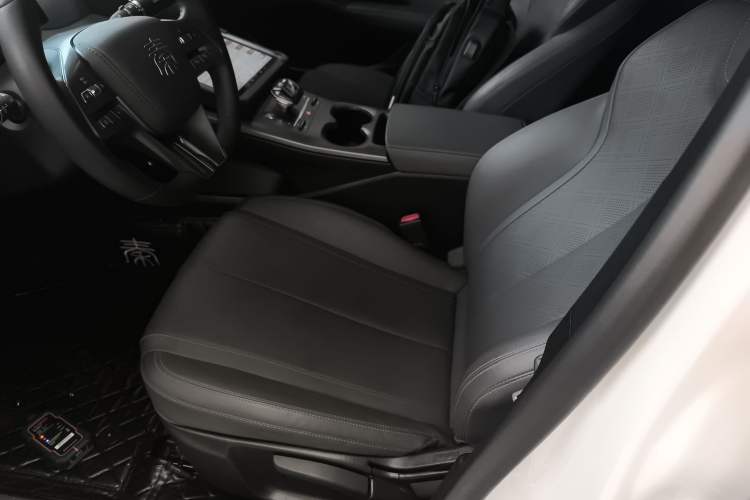 Used BYD Qin PLUS 2025 DM-i Smart Drive 55KM Leading Model Left Front Seat