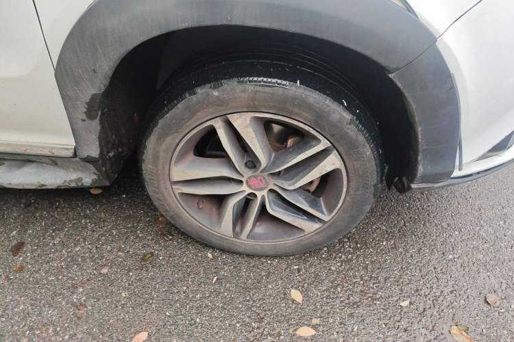 Used BYD Tang New Energy 2015 2.0T Four-Wheel-Drive Flagship Model Right Front Wheel Hub