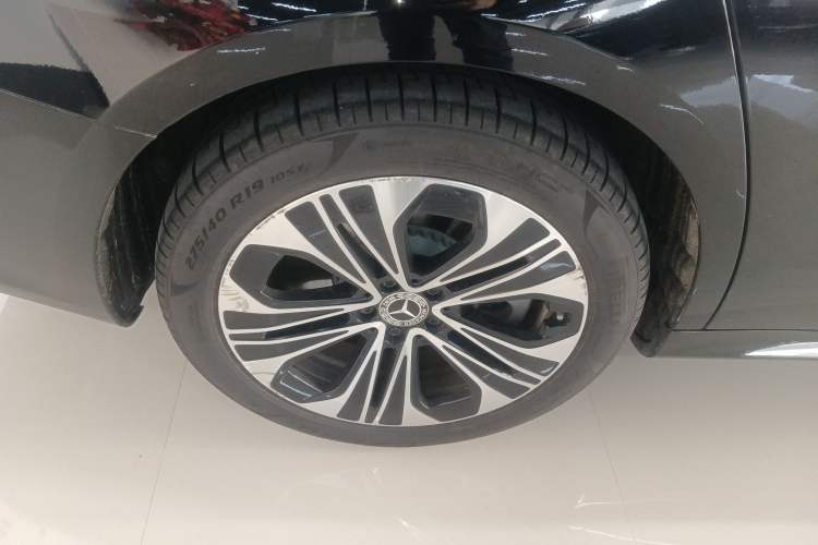 Used Mercedes-Benz E-Class New Energy 2024 E 350 e L Plug-in Hybrid Sedan Right Rear Wheel Hub