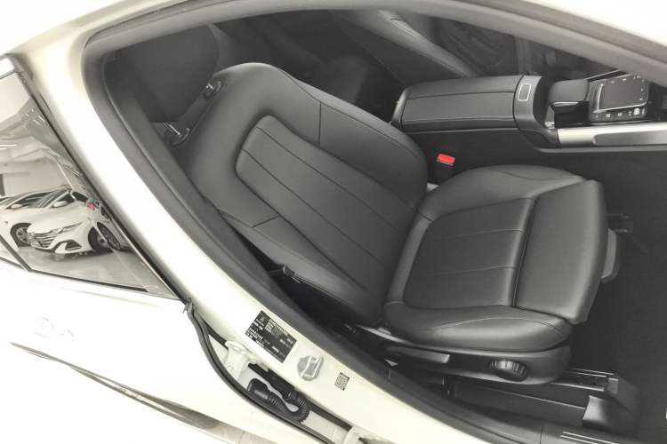 Used Mercedes-Benz GLB 2022 Refresh GLB 200 Dynamic Edition Right Front Seat