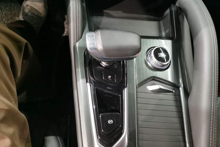 Used Geely Auto Monjaro L 2021 2.0TD DCT EVO Two-Wheel Drive Prestige Version Gear Lever