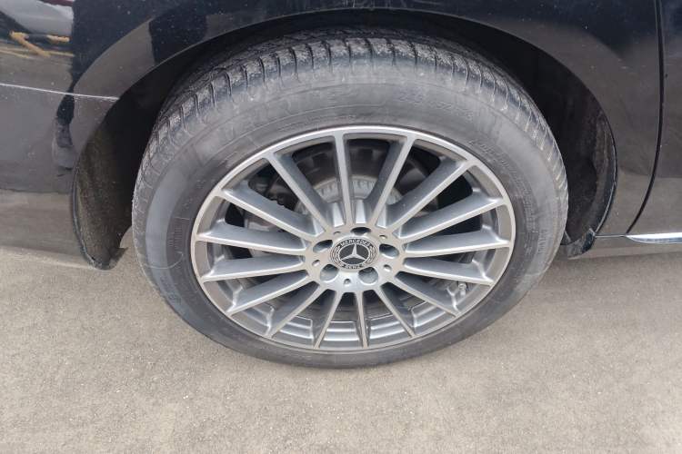 Used Mercedes-Benz E-Class 2022 Updated E 260 L Right Rear Wheel Hub