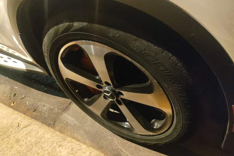 Used Mercedes-Benz GLC 2019 Facelift GLC 260 L 4MATIC Luxury Model Right Front Wheel Hub