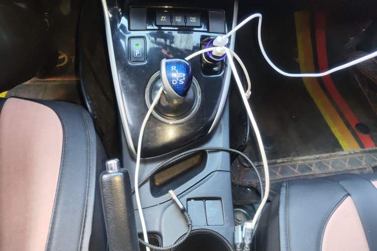 Used Toyota Levin 2016 Dual-Engine 1.8H GS E-CVT Elite Model with Sunroof Gear Lever