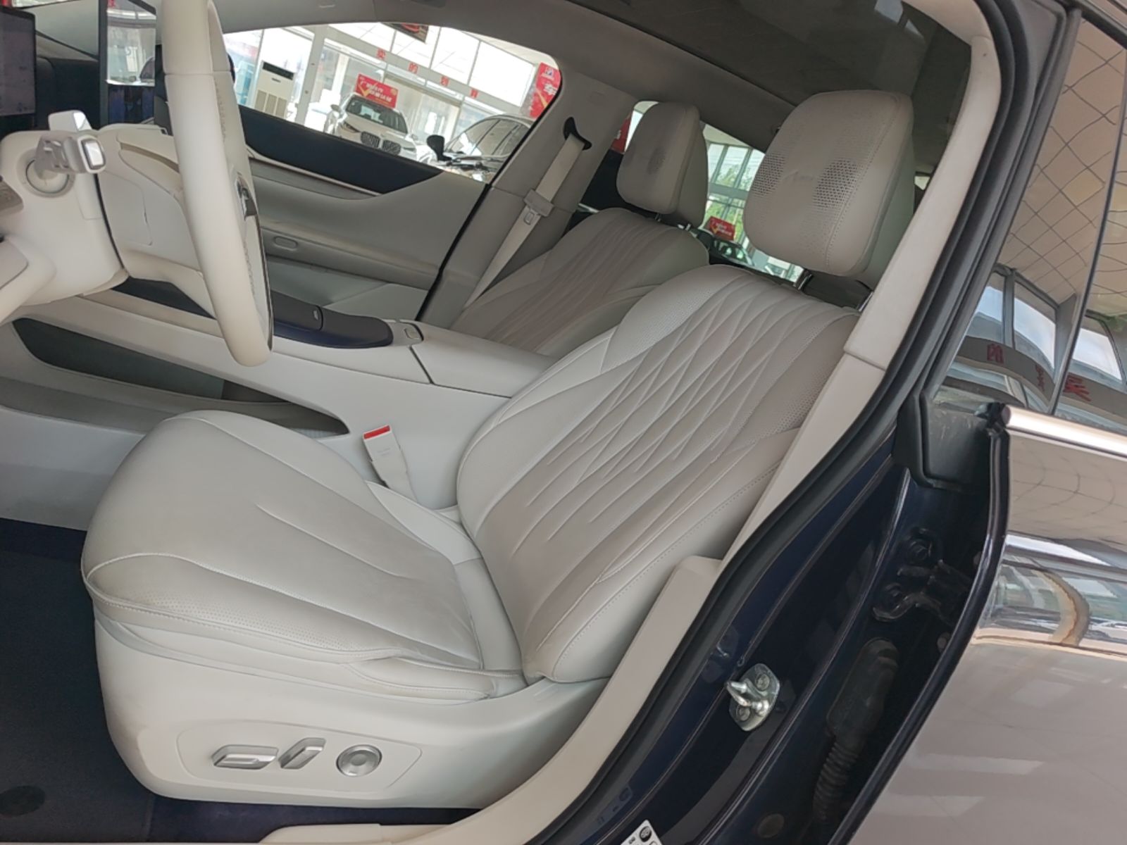 Vordere Reihe im Auto