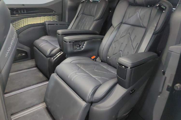 Used Zeekr 009 2024 7-Seater Aisle Version 108 kWh