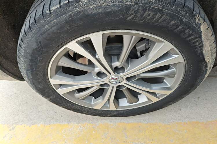 Used Buick Envision 2022 Encore Plus 652T Five-Seat Luxury Model Right Rear Wheel Hub