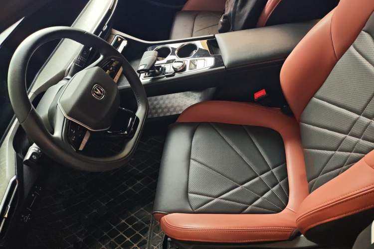 Used CHANGAN Eado 2023 Changan Edition PLUS Blue Whale NE 1.4T GDI DCT Prestige Version Driver Seat