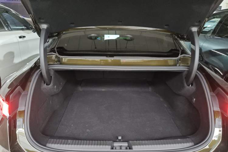 Used Lynk & Co Lynk & Co 10 EM-P 2025 Model 240 All-Wheel Drive Ultra—Sport Edition