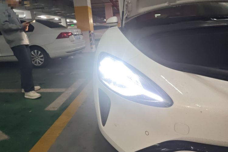 Used Xiaomi Auto SU7 2024 Rear-Drive Ultra-Long Range Advanced Pro-Level Intelligent Driving Version Right Front Headlight