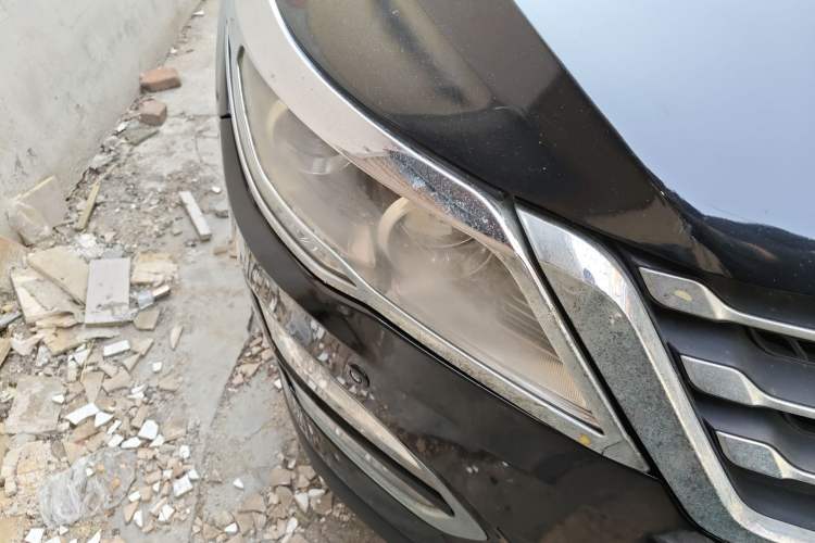 Used Baojun 560 2015 1.8L manual luxury version Right Front Headlight