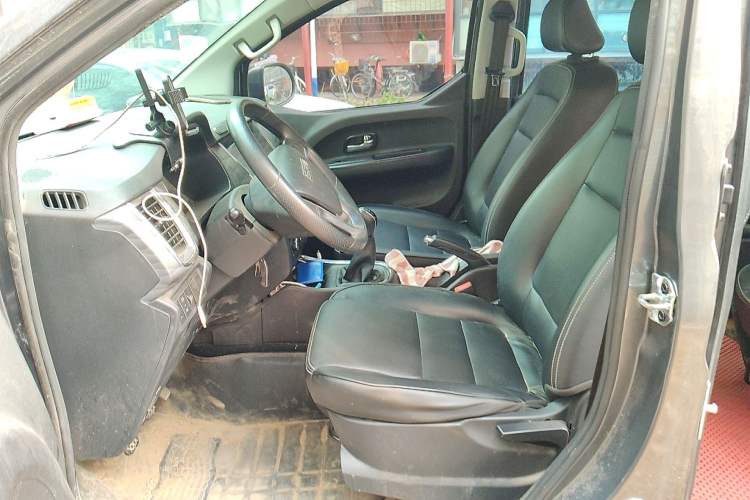 Used Jinbei Gold Hiace 2021 2.0L Passenger Van Travel Lion 7-Seater Left Front Seat