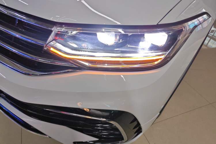 Used Volkswagen Tiguan L 2024 330TSI Automatic Two-Wheel Drive R-Line Enhanced Edition Left Front Headlight