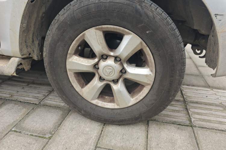 Used BAW Yueling 2014 2.8T long-wheelbase Entrepreneur Edition JE493ZLQ4CB Right Front Wheel Hub