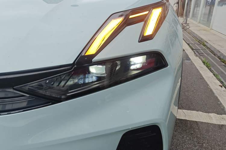 Used Lynk & Co 06 EM-P 2023 EM-P 126 Long-Range Halo Left Front Headlight