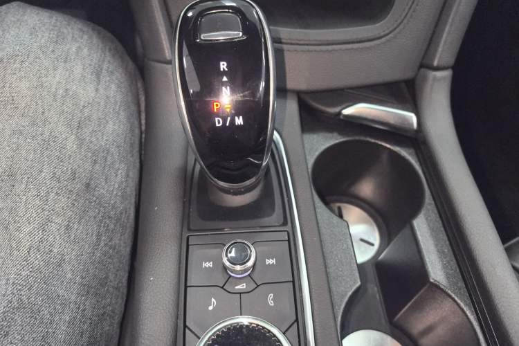 Used Cadillac XT6 2022 2.0T Six-Seater Four-Wheel Drive Luxury Version Gear Lever