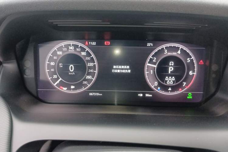 Used Land Rover Discovery Sport 2020 249 PS R-Dynamic Performance Tech Edition 7 Seats Instrument Cluster