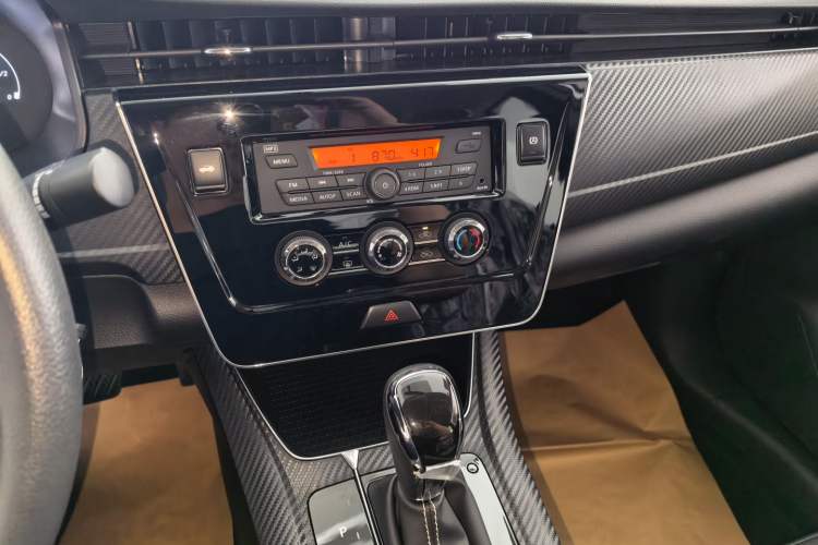 Used Venucia D60 2023 PLUS 1.6L XE CVT Trendy Edition Audio And AC Panel