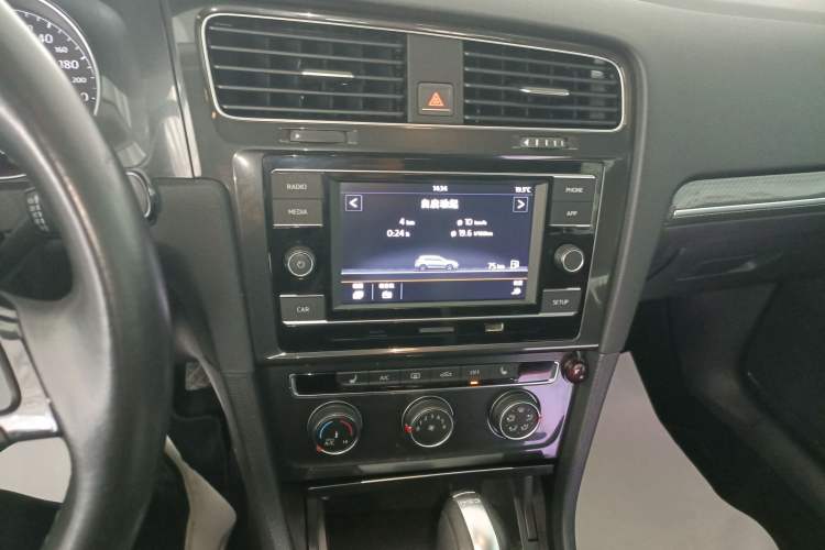 Used Volkswagen Golf 2018 230TSI Automatic Luxury Version
