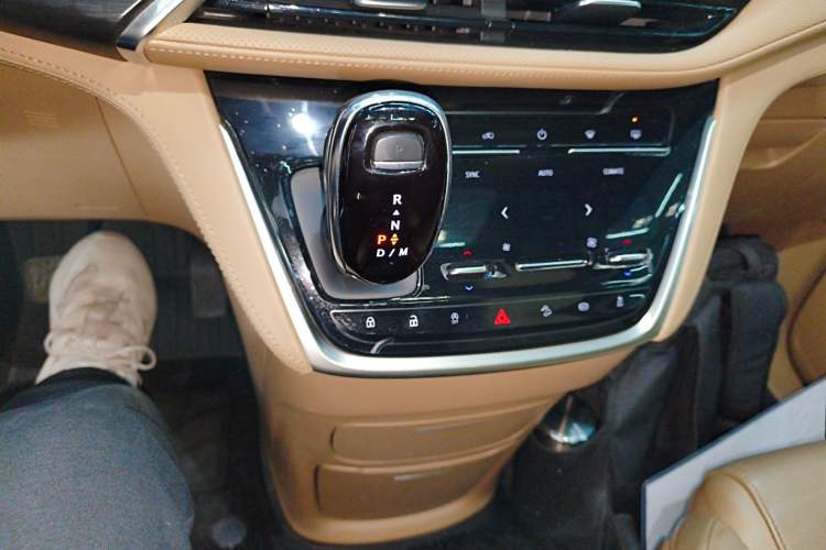 Used Buick GL8 2020 ES Land Cruiser 653T Luxury Model
