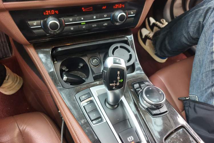 Used BMW 5 Series 2014 530Li Leading Model
