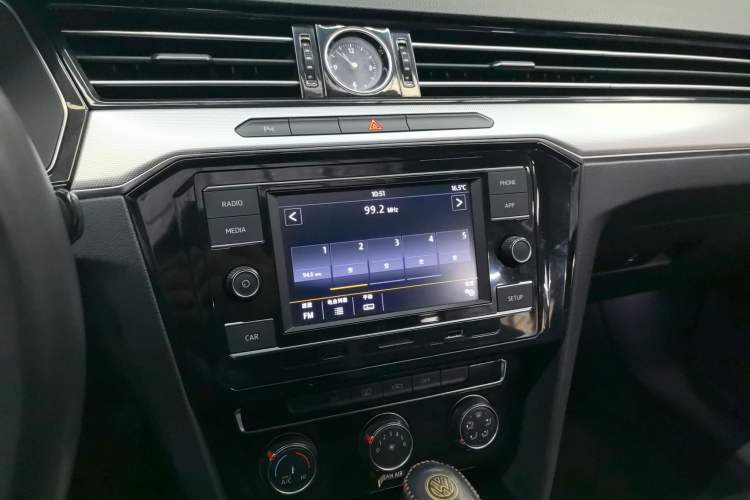 Used Volkswagen Magotan 2018 330TSI DSG Advanced Model Audio And AC Panel