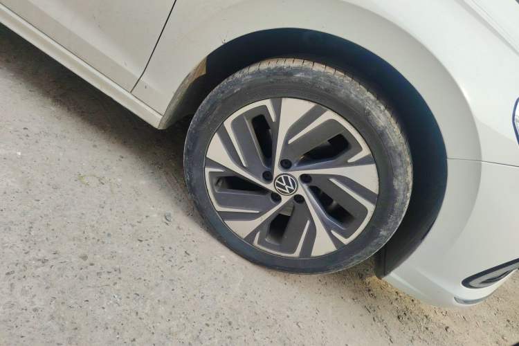 Used Volkswagen Bora 2023 280TSI DSG Prestige Edition Right Front Wheel Hub