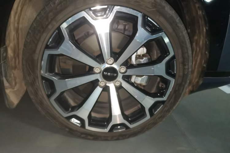 Used AION V 2024 Aion Tyrannosaurus 650 Smart Premium Edition