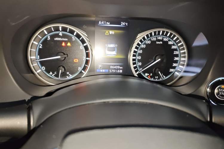 Used Infiniti Q50L 2018 2.0T Enjoyment Version China V Standard Odometer Close Up