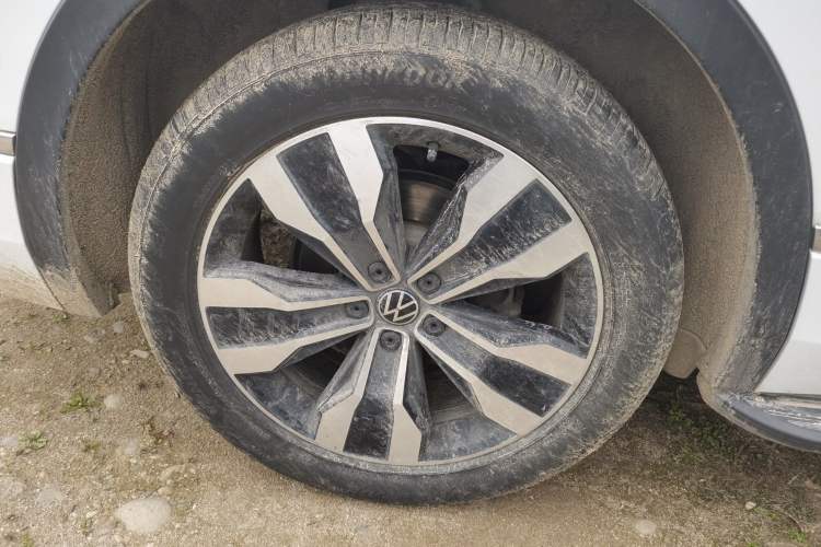 Used Volkswagen Tiguan L 2023 380TSI Automatic All-Wheel Drive R-Line Enhanced 7-Seater Right Rear Wheel Hub