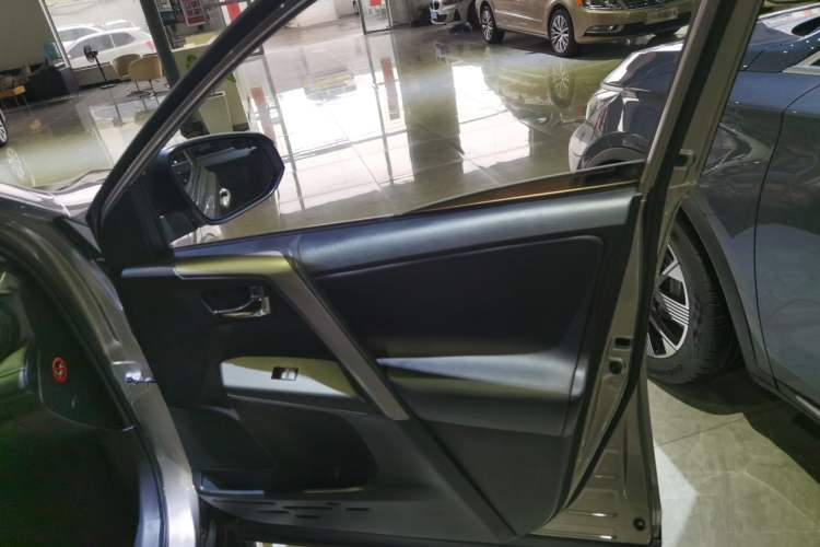 Used Toyota RAV4 2016 2.0L CVT Two-Wheel Drive Smart Edition China V Standard
