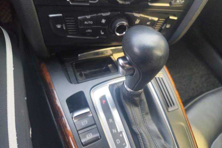 Used Audi A4L 2012 2.0 TFSI automatic Comfort trim level