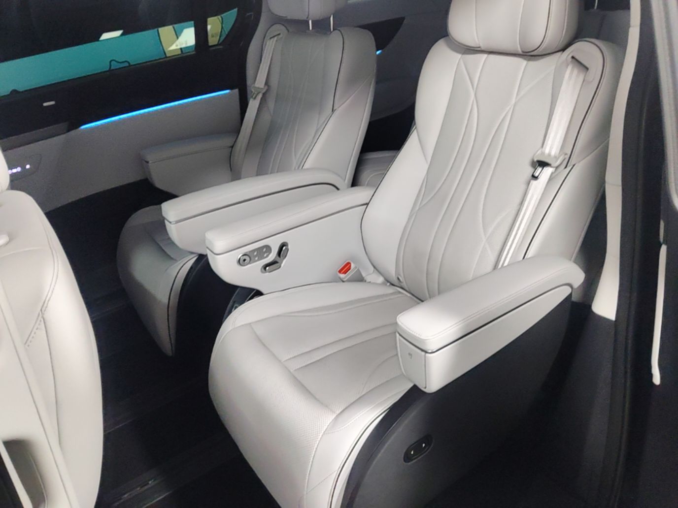 XPeng X9 2024 610 Long-Range Pro — снимка 20