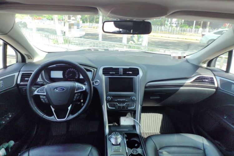 Used Ford Mondeo 2017 EcoBoost 180 Luxury Model Center Console