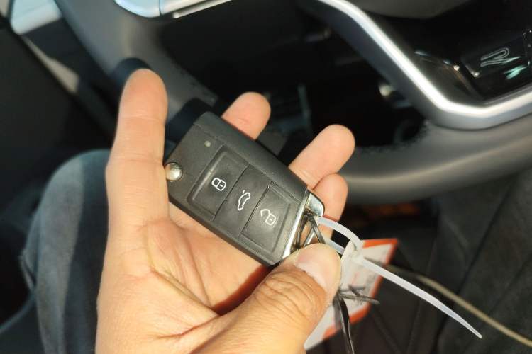 Used Volkswagen Tiguan L 2024 Outstanding Model 330TSI Automatic Two-Wheel Drive R-Line Dragon Glory Edition Vehicle Key