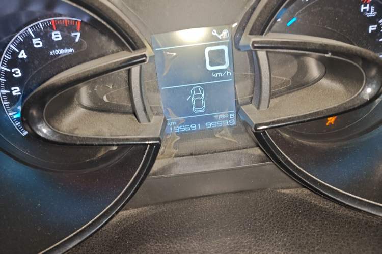 Used Dongfeng Aeolus AX7 2015 2.0L Manual Zhiyue Model
