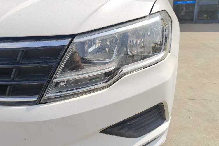 Used Volkswagen Jetta 2017 1.5L Manual Fashion Edition