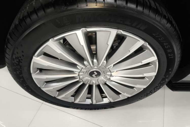 Used ONVO Luxeed L90 2025 Model—Max Six-Seater Version
