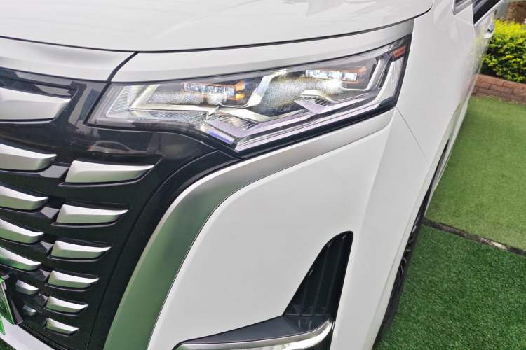 Used Denza D9 2022 DM-i 1040 Prestige Model