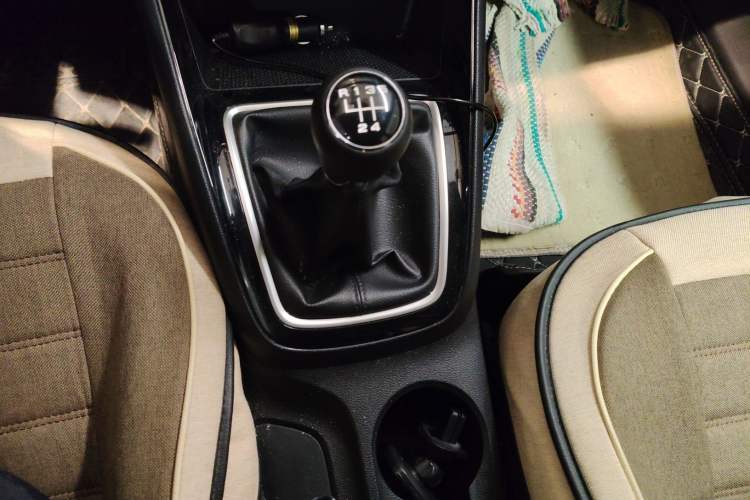 Used Roewe i5 2021 1.5L Manual Platinum Edition Gear Lever